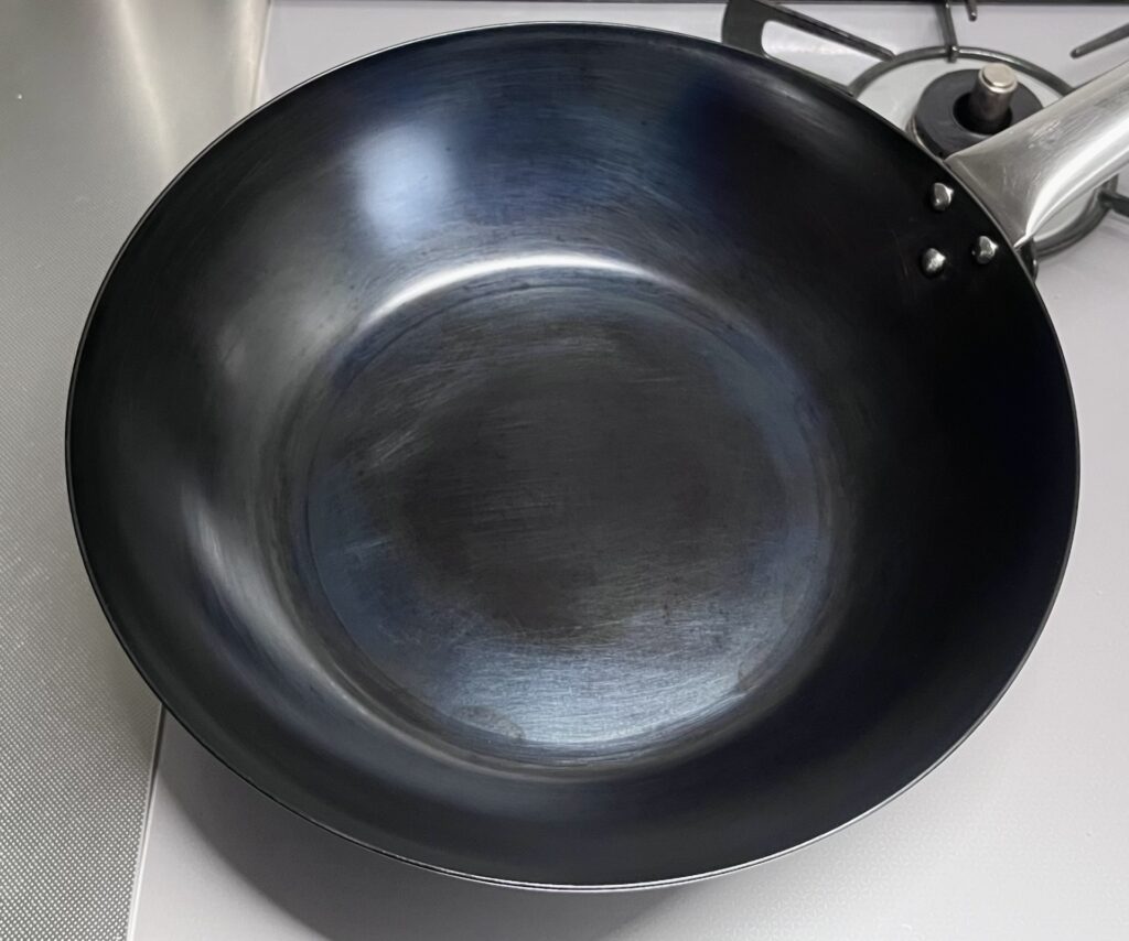 油を塗る鉄フライパンの手入れ