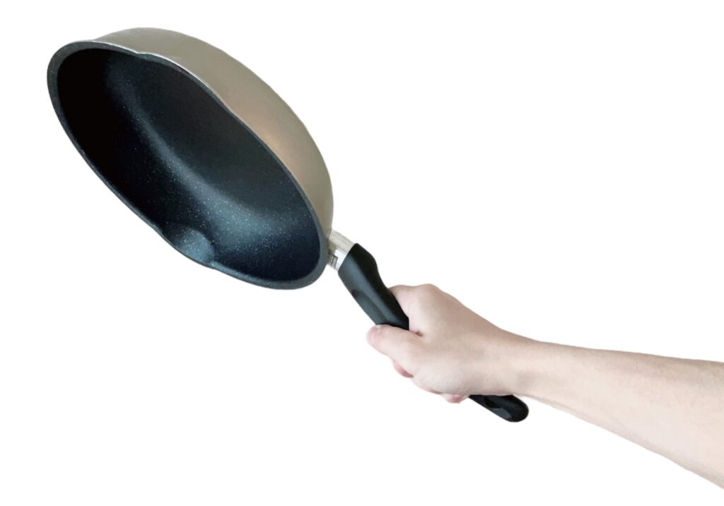 フライパンを重さで比較する