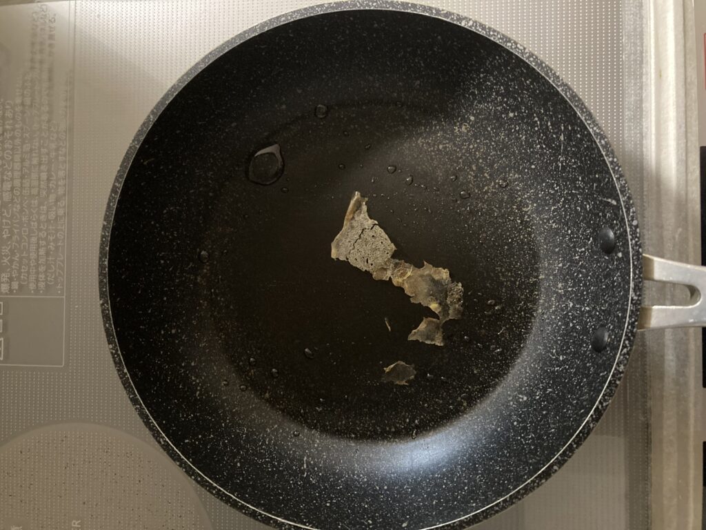 焦げたテフロンフライパン